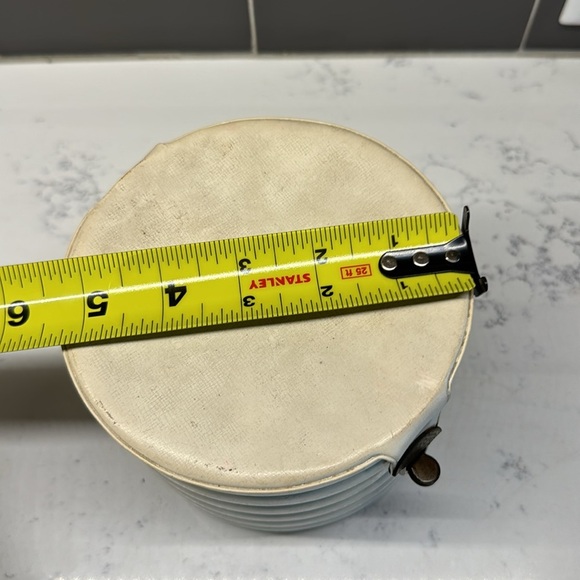 Galavanting Vintage 1950s White Vinyl Small Round Beehive Box Handbag - Picture 5 of 9